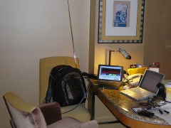 立派な机だお 立派な机だお