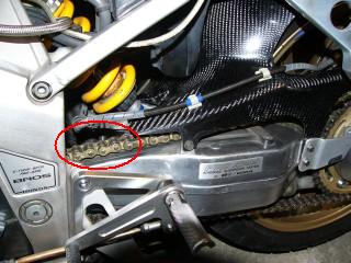 ちょっとチェーンが露出 ちょっとチェーンが露出