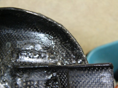 タンク裏面まで回り込むように タンク裏面まで回り込むように