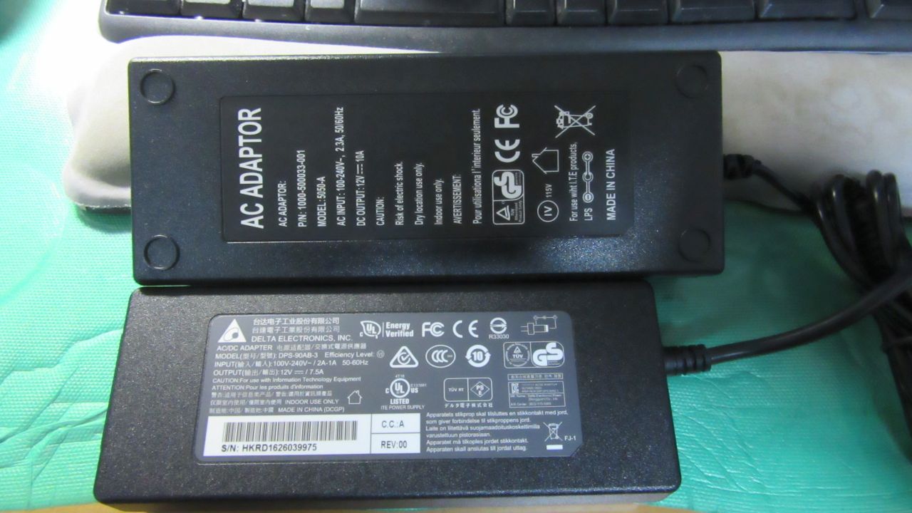 奥のでかいのが10A 奥のでかいのが10A